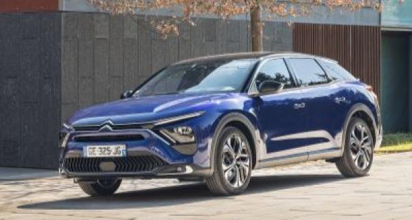 X Plug-in Hybrid 2022-